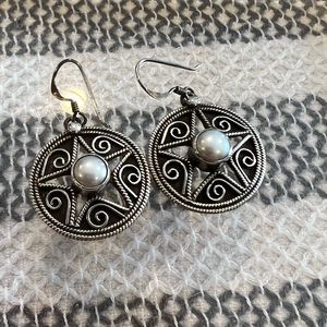 Silver and pearl earrings / excellent condition